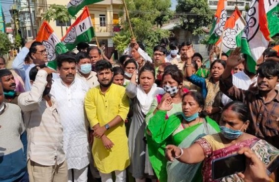 Pre-poll violence on TMC candidates : TMC staged Demonstration at Police Headquarter, Says, 'Tripura Police have become Slave of Biplab Deb' Pre-poll violence on TMC candidates : TMC staged Demonstration at Police Headquarter, Says, 'Tripura Police have become Slave of Biplab Deb'